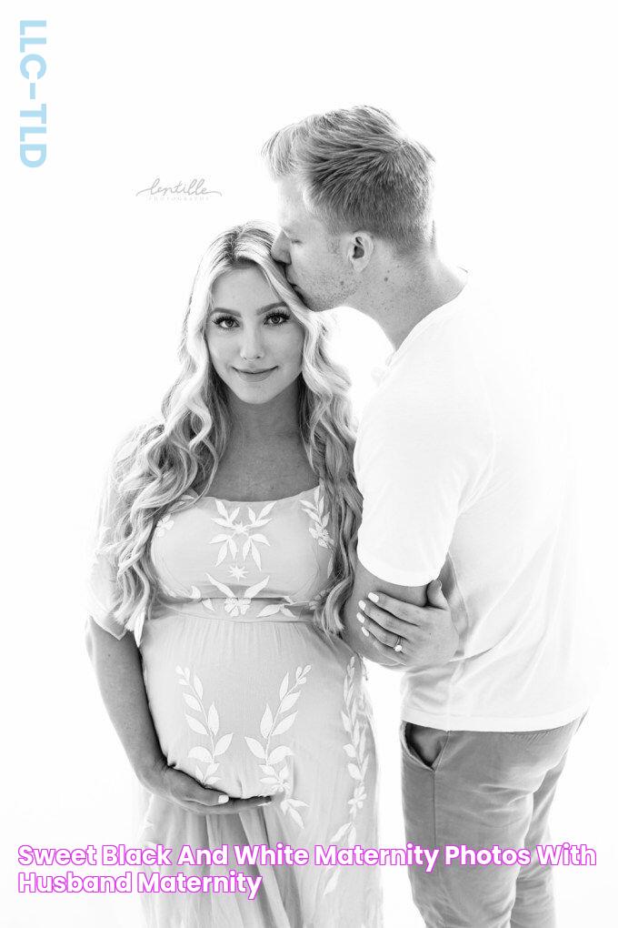 Sweet black and white maternity photos with husband! Maternity