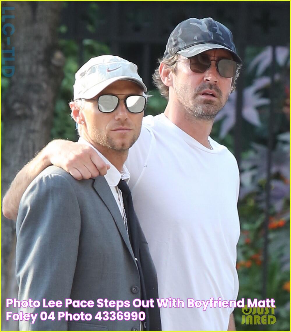 Photo lee pace steps out with boyfriend matt foley 04 Photo 4336990