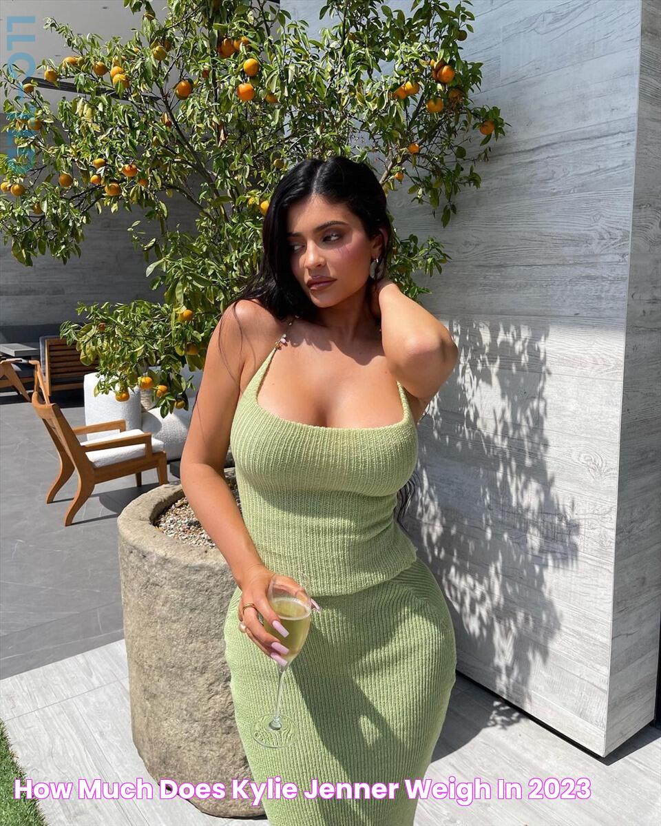 How much does Kylie Jenner weigh in 2023