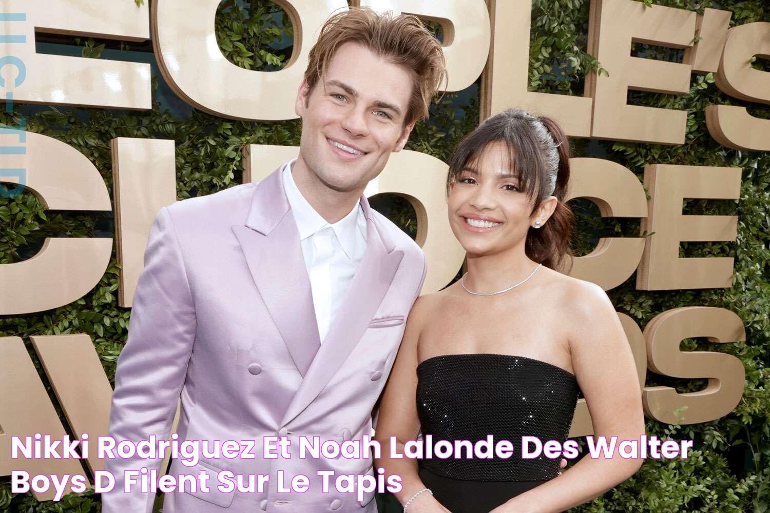 Nikki Rodriguez et Noah LaLonde des Walter Boys défilent sur le tapis