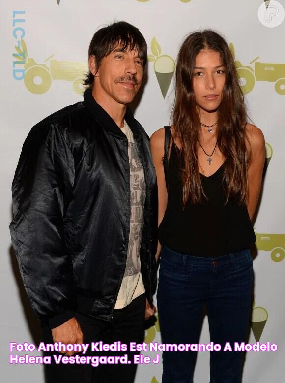 Foto Anthony Kiedis está namorando a modelo Helena Vestergaard. Ele já