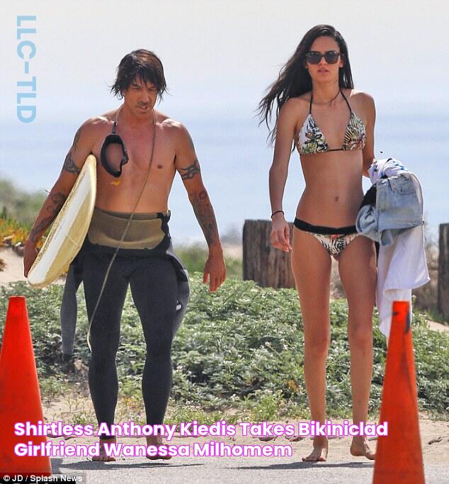 Shirtless Anthony Kiedis takes bikiniclad girlfriend Wanessa Milhomem