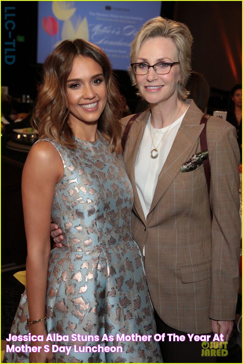 Jessica Alba Stuns as Mother of the Year at Mother's Day Luncheon