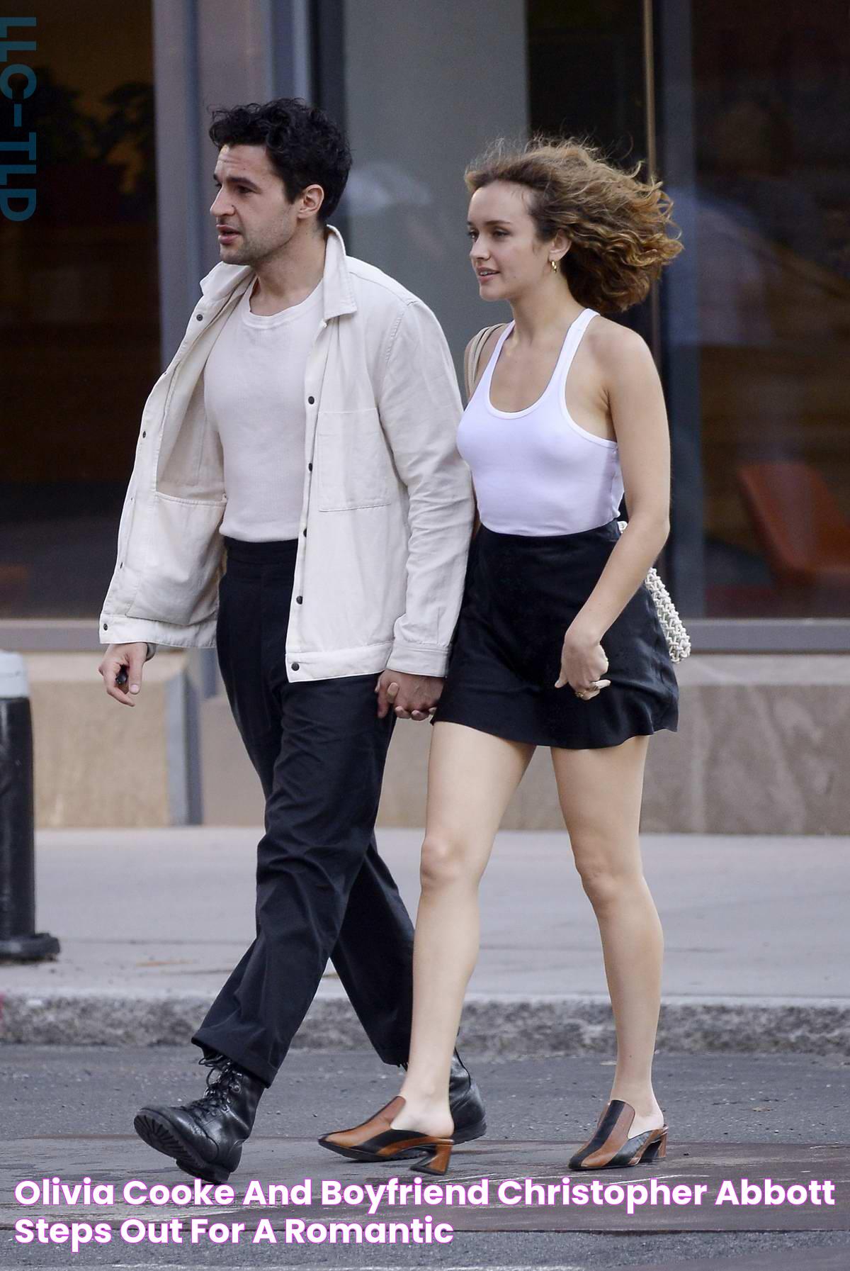 Olivia Cooke and boyfriend Christopher Abbott steps out for a romantic