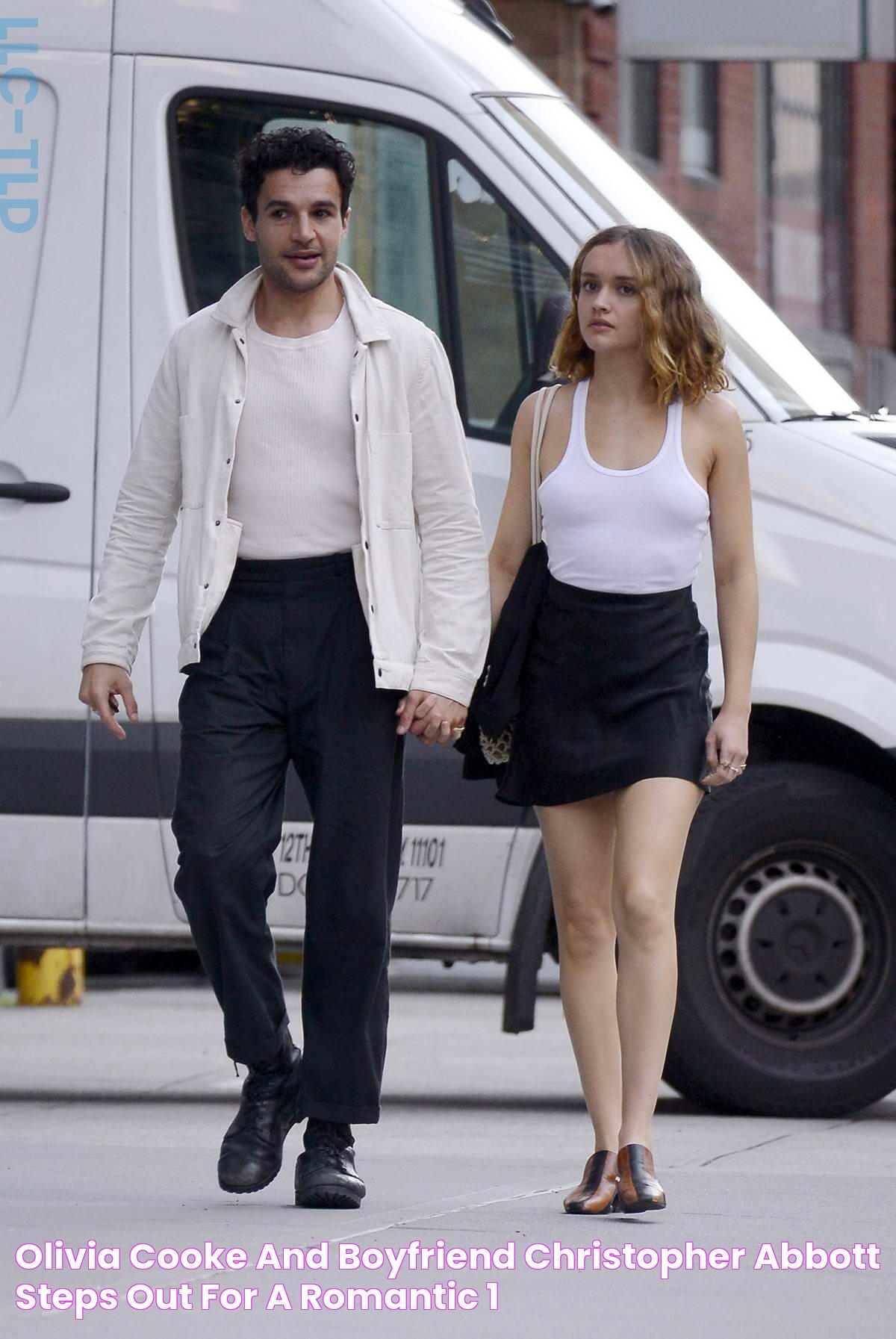 olivia cooke and boyfriend christopher abbott steps out for a romantic