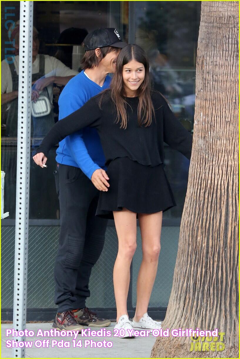 Photo anthony kiedis 20 year old girlfriend show off pda 14 Photo