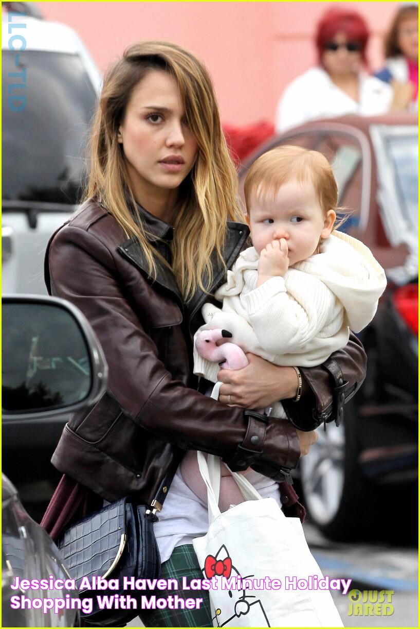 Jessica Alba & Haven Last Minute Holiday Shopping with Mother