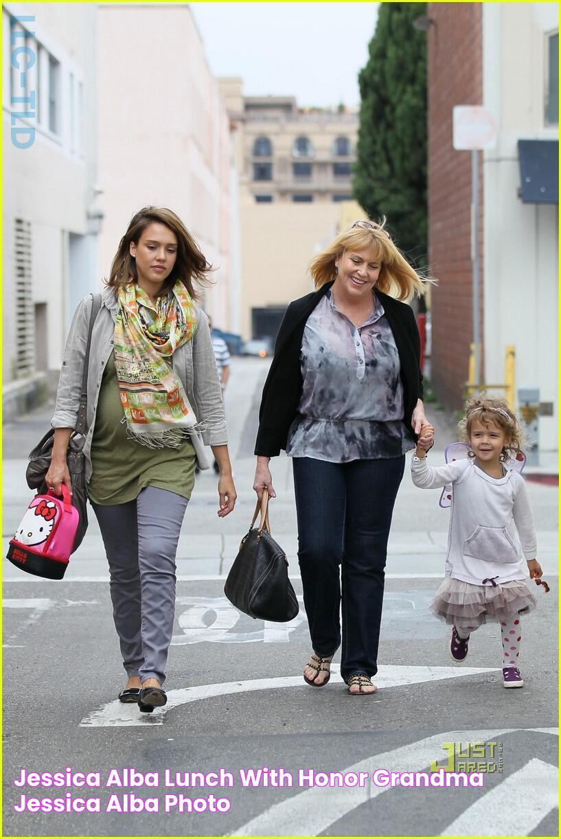 Jessica Alba Lunch with Honor & Grandma! Jessica Alba Photo