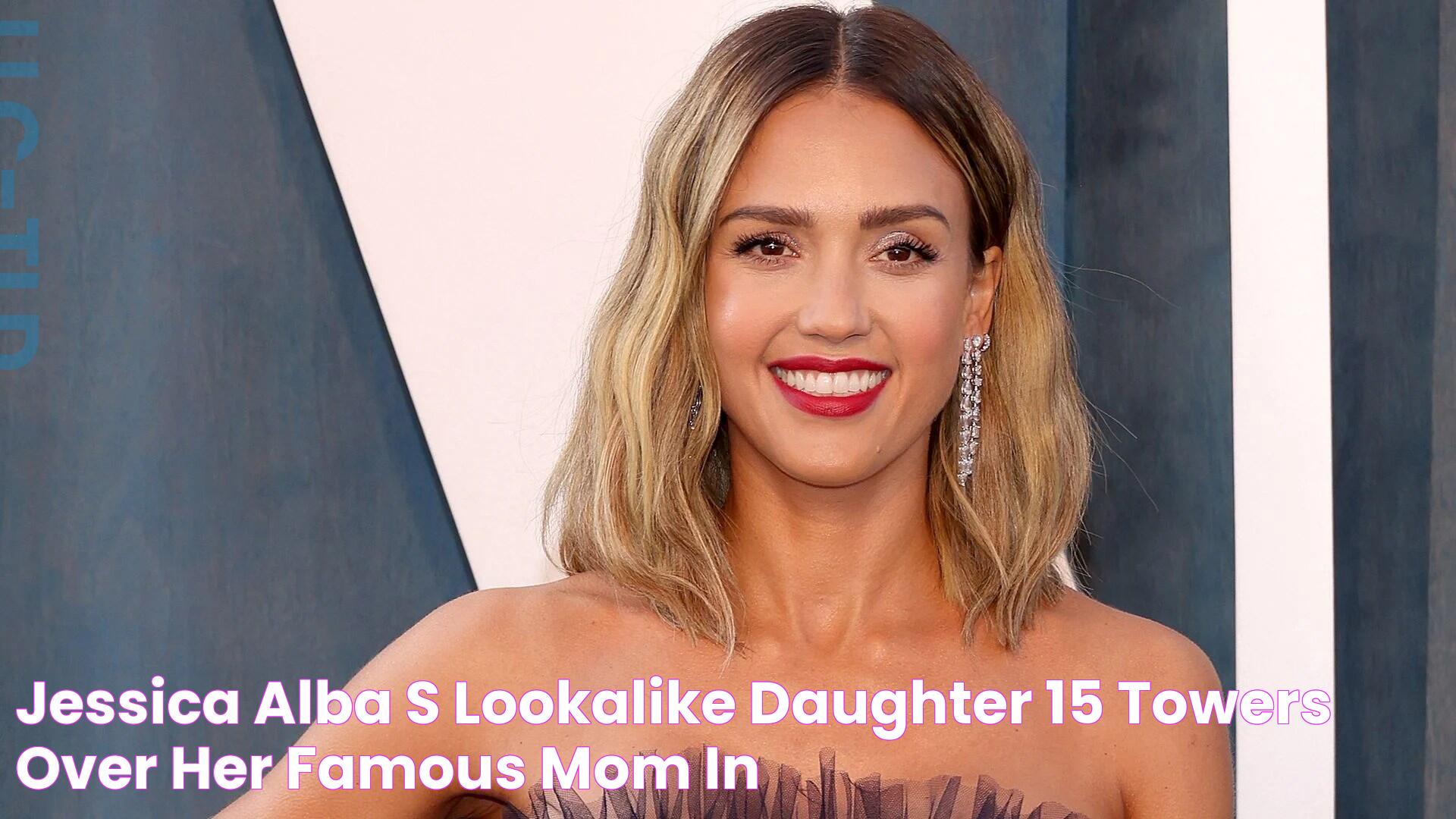 Jessica Alba's lookalike daughter, 15, towers over her famous mom in