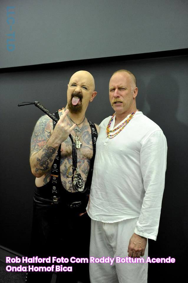 Rob Halford foto com Roddy Bottum acende onda homofóbica