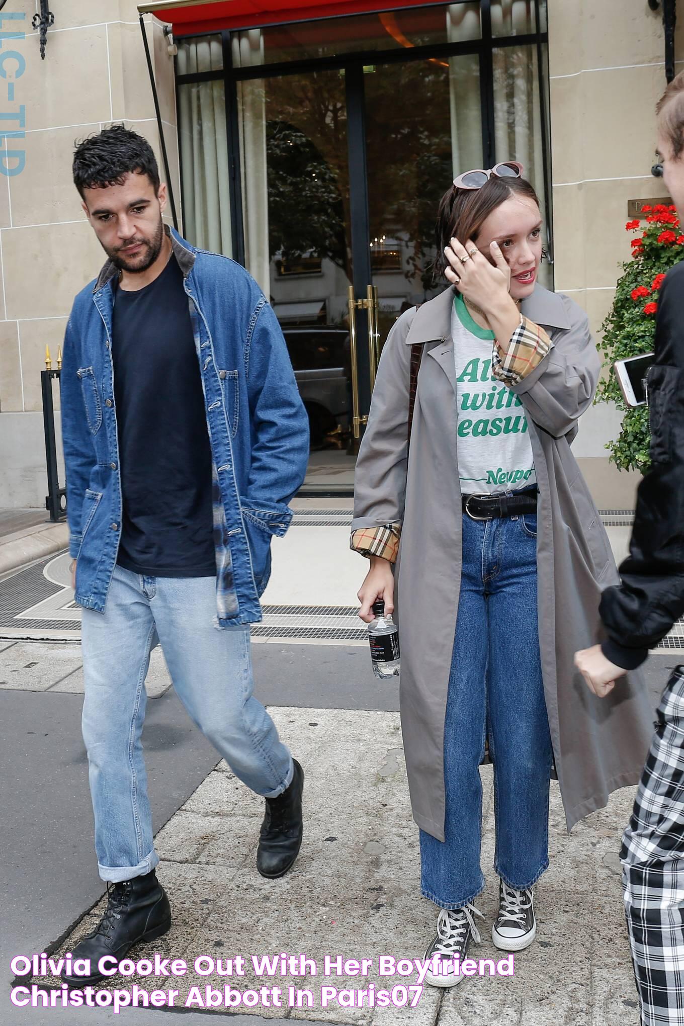 Olivia Cooke Out with her boyfriend Christopher Abbott in Paris07